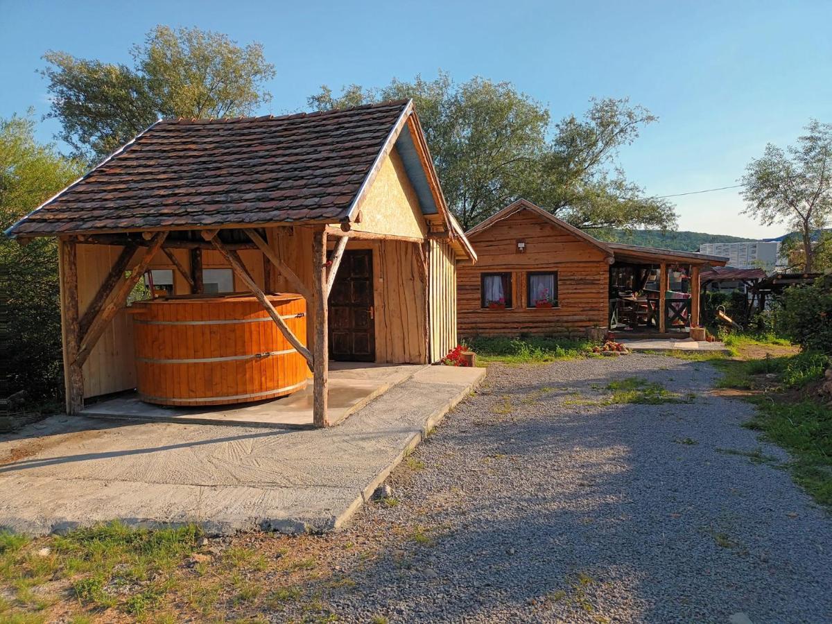 Casa Rustic Feher & Fekete Vendeghazak ソバタ エクステリア 写真